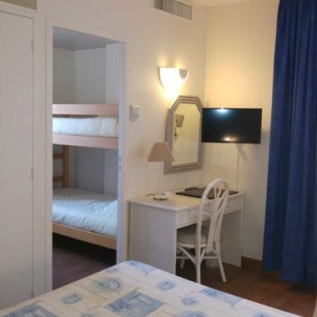 Chambres familiales avec coin cabine a valras